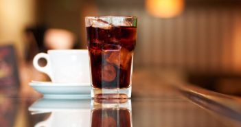 Die Koffeindosis: Espresso gegen Cola - wer gewinnt? (Foto: AdobeStock 57599304 Boyan Dimitrov)